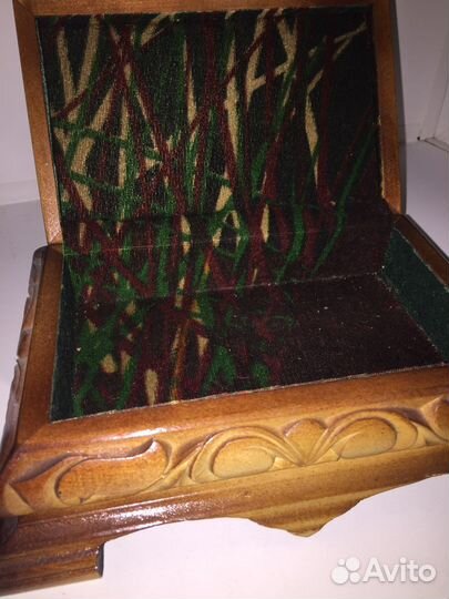Деревянная резная шкатулка