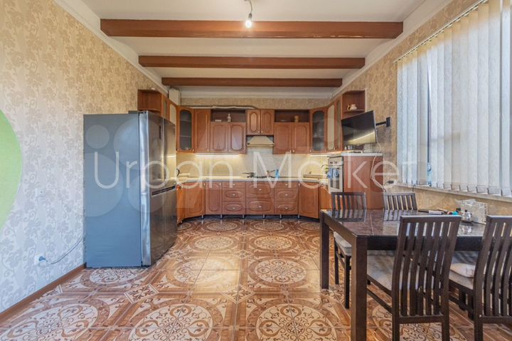 Коттедж 250 м² на участке 10,3 сот.