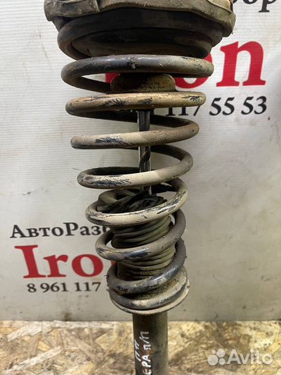 Передняя стойка амортизатор левая Primera P10