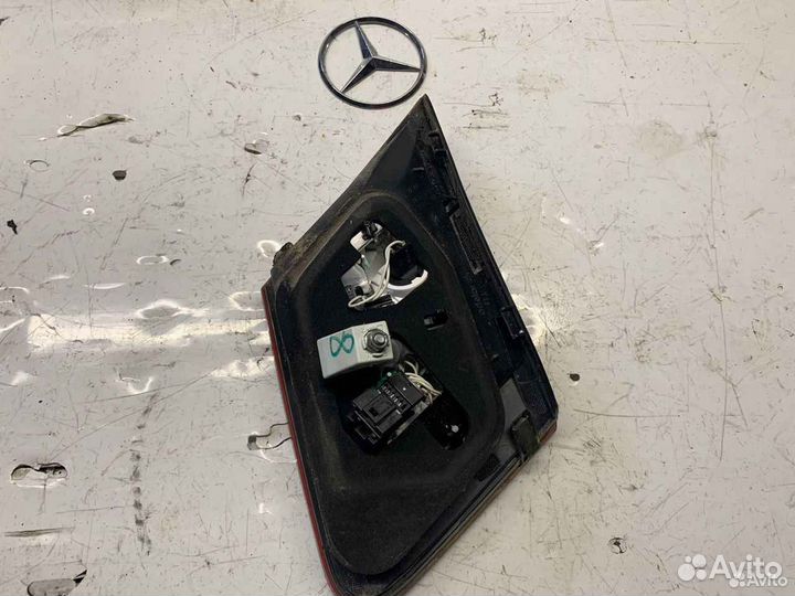 Фонарь багажника левый Мерседес w212