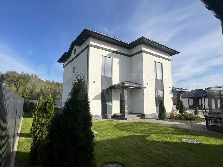 Дом 476 м² на участке 15 сот.