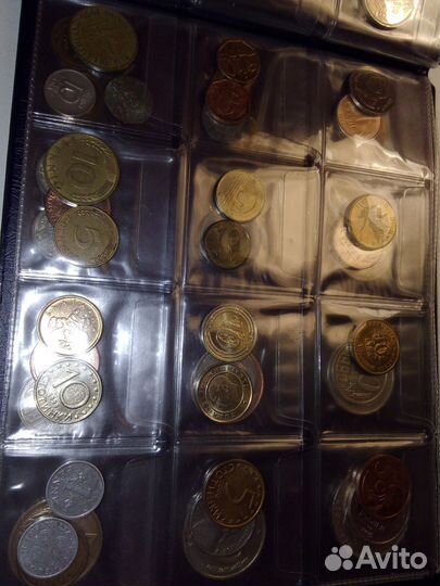 Альбом с различными монетами