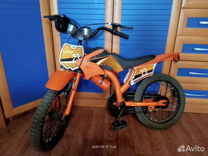 Детский велосипед 16