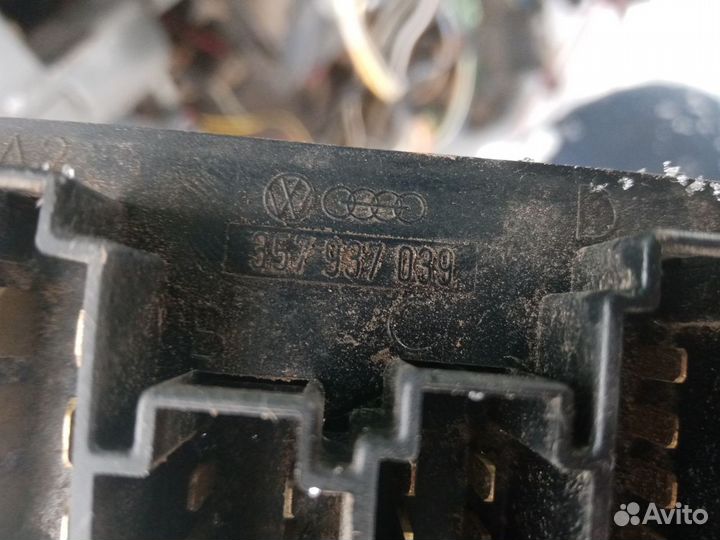 Блок предохранителей Volkswagen Transporter Т4