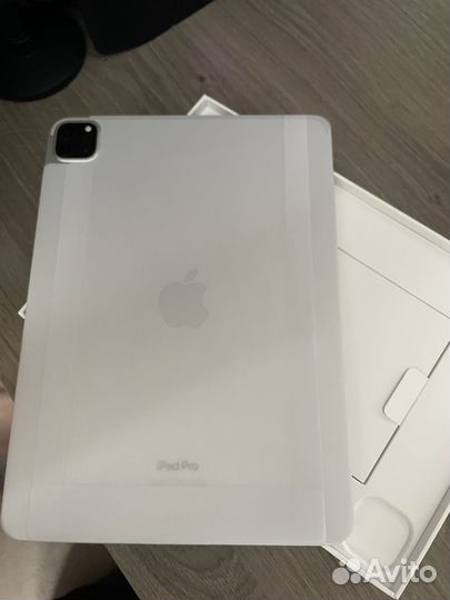 iPad 11 pro 256gb Wi-Fi (4th Generation) Wi-Fi