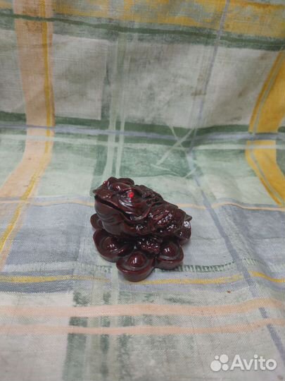 Статуэтка лягушки