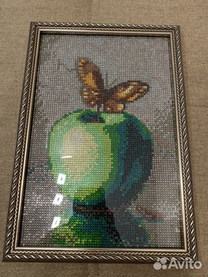 Картина выложена стразиками 20 на 30