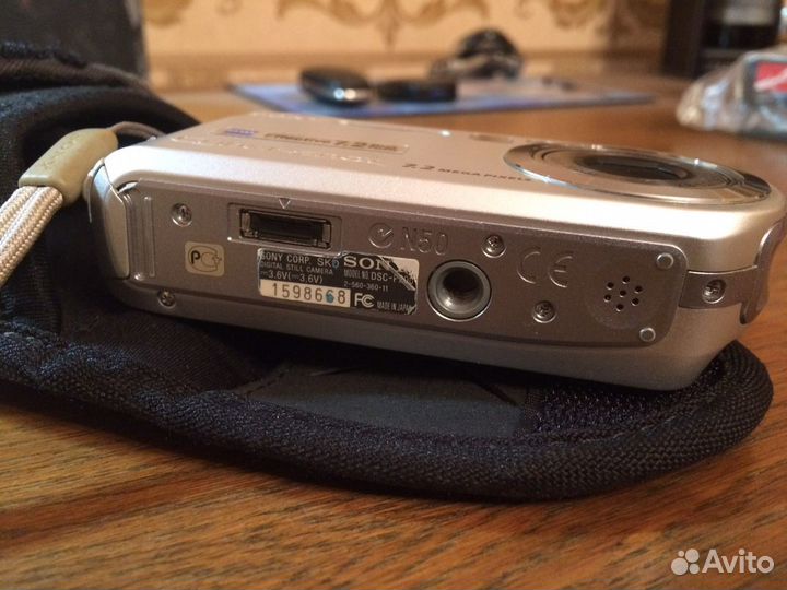 Цифровой фотоаппарат Sony
