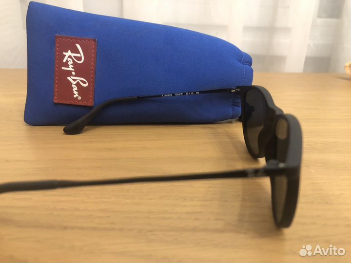 Солнцезащитные очки Ray ban