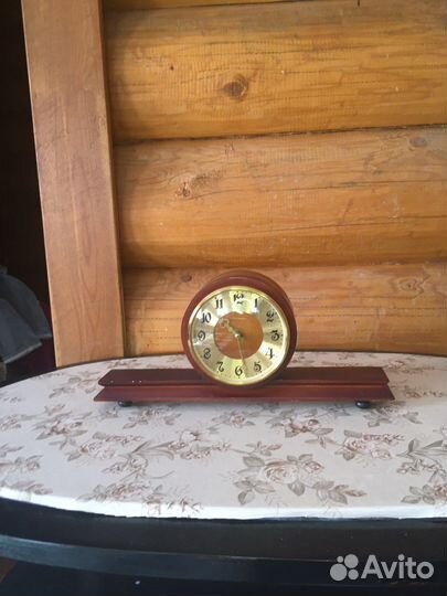 Часы настольные Весна