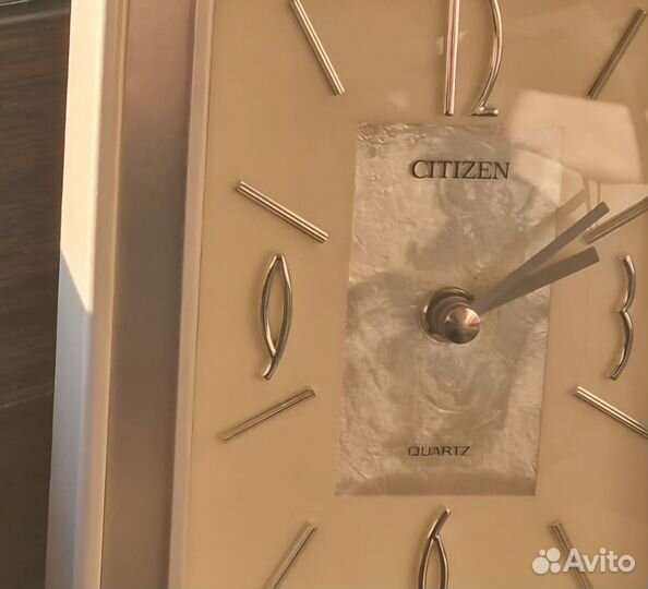Кварцевые настольные часы citizen