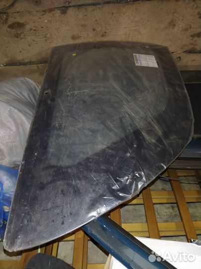 Стекло кузова (собачник) заднее левое