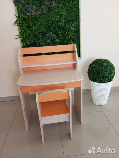 Стол компьютерный детский