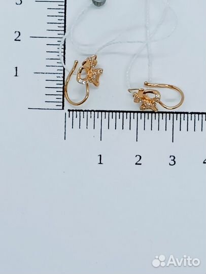 Золотые серьги с камнем