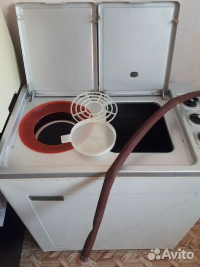 Стиральная машинка Чайка.полуавтомат