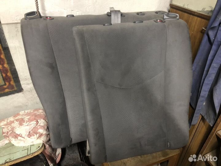 Спинка сиденья Prius 30