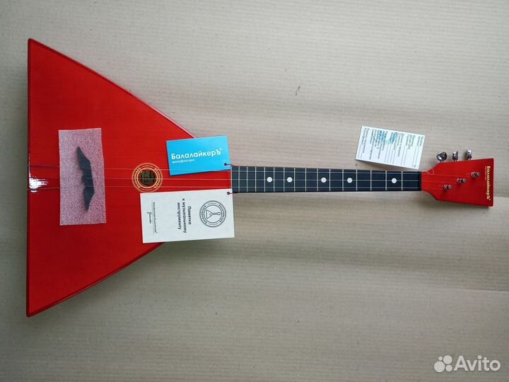 Балалайка красная 3S-TM традиционная