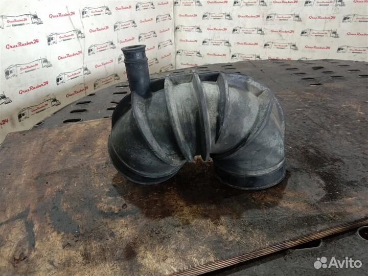 Патрубок воздушного фильтра Volvo 1674171