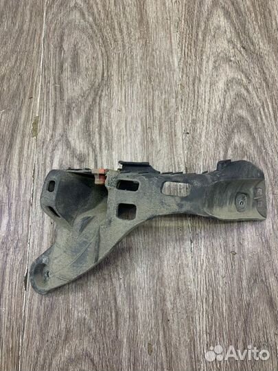 Крепление бампера заднее правое Opel Astra H