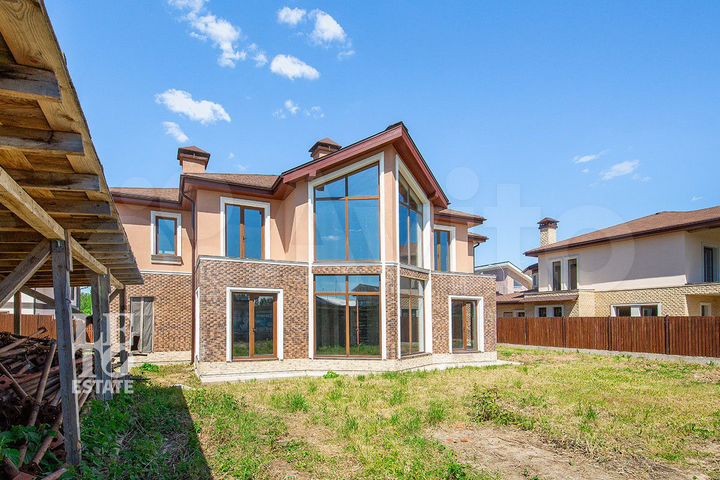 Дом 408 м² на участке 10 сот.