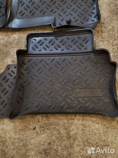 Автомобильные коврики бу резиновые
