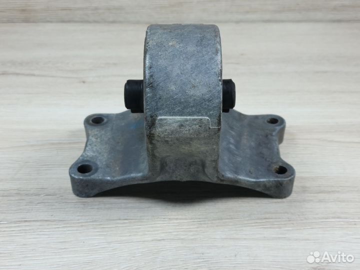 Опора крепление МКПП Nissan Almera N16