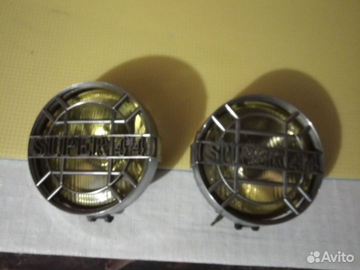 Две противотуманные фары