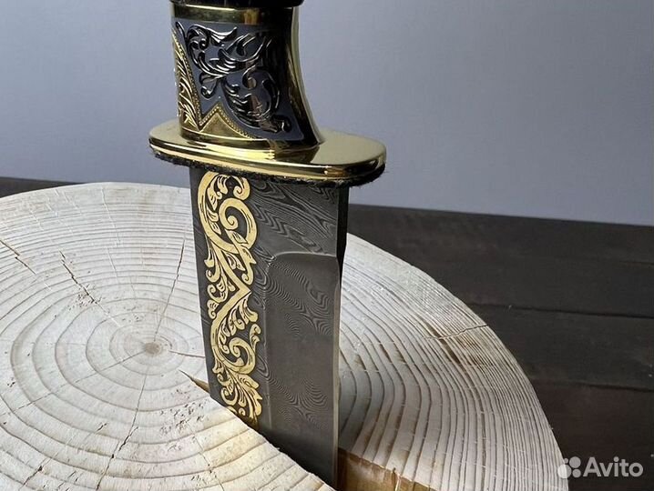 Сувенирный нож ручной работы с головой волка