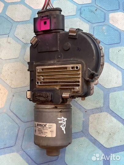 Моторчик стеклоочистителя передний 7L0955119M