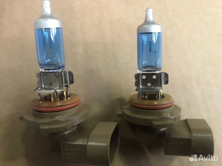 Лампа галогенная KoiTo HB4 12V 55W 4200K Whitebeam