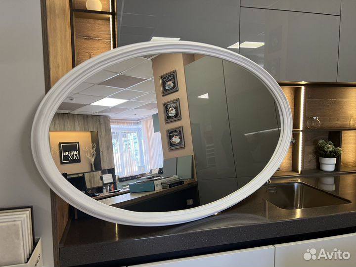 Зеркало в овальной раме