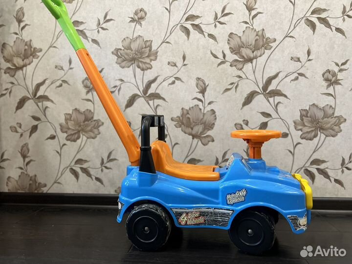 Машинка толокар