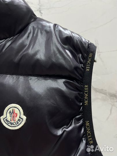 Жилетка женская на пуху moncler