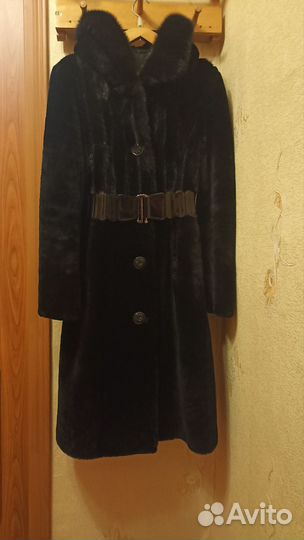 Шуба мутоновая с капюшоном размер 50