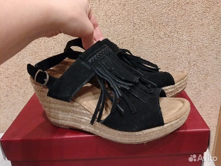 Босоножки на танкетке р. 36