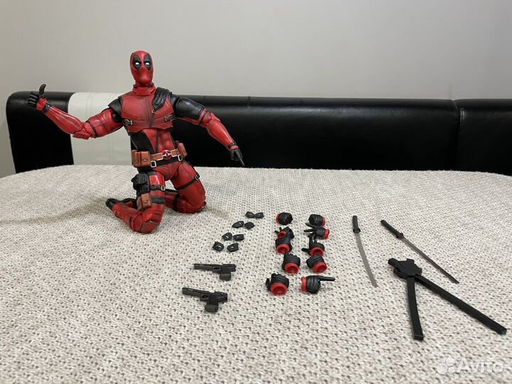 Фигура детпул 30 см