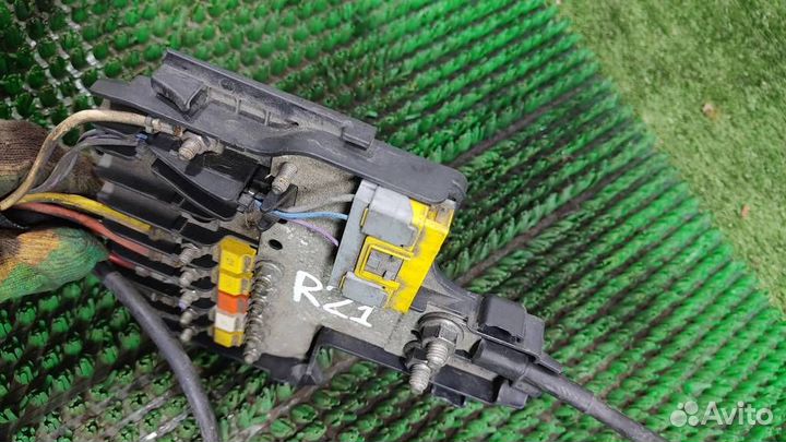 Предохранитель на акб Citroen C4 Grand Picasso 20