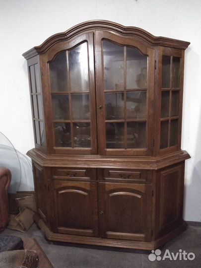 Антикварная витрина