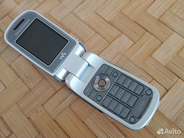 Sony Ericsson W710i