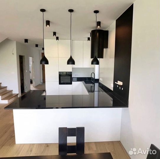 Кухонный гарнитур в современном стиле на заказ