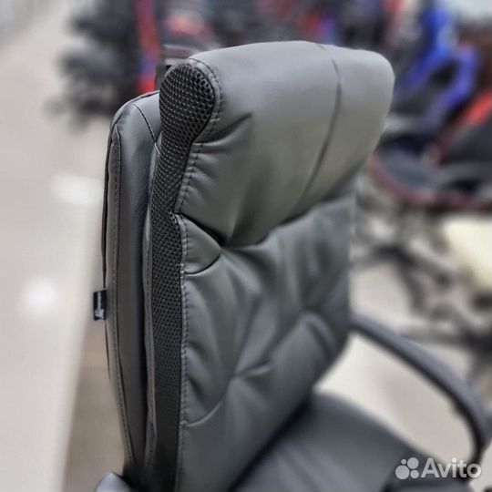 Офисное компьютерное кресло CH-824