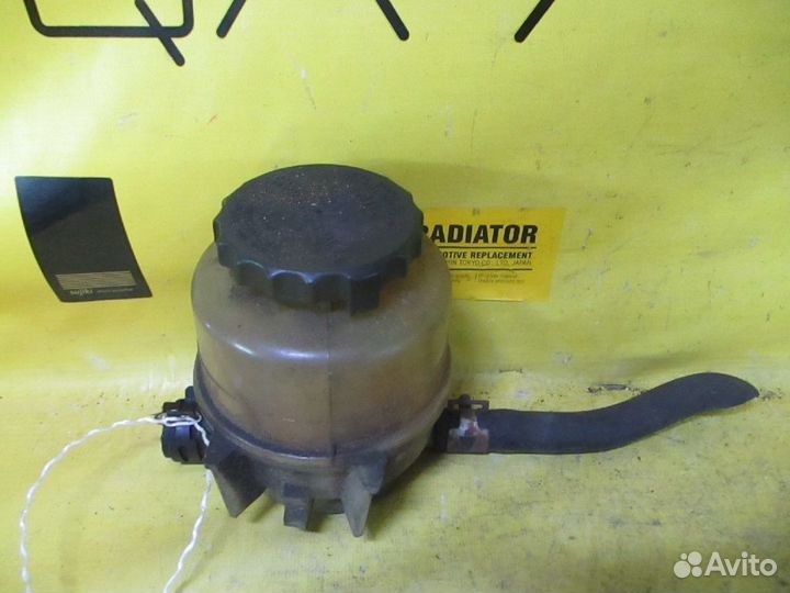 Бачок гидроусилителя на Toyota Rav4 SXA11G 3S-GE