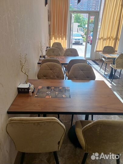 Кафе возле бульвара, сквера, прибыль 200к