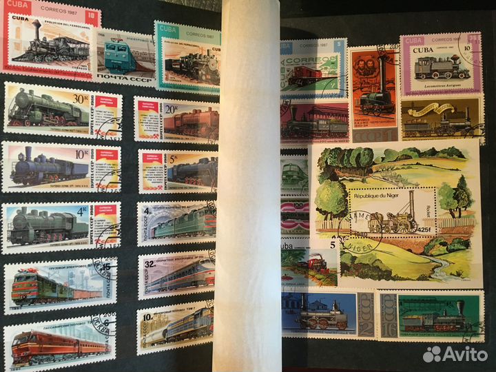 Альбом с 225 марками 