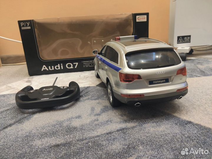 Полицейская машина на радиоуправлении