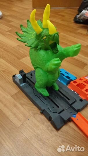 Трек Хот вилс сокрушительный удар трицераптор