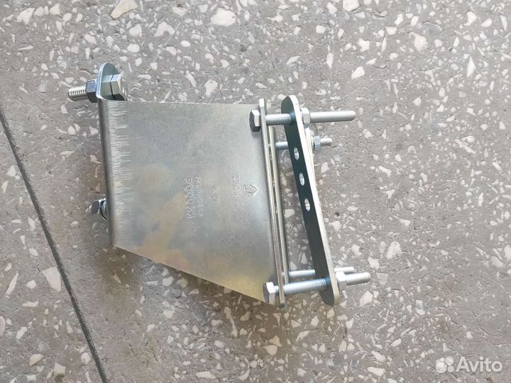 Кронштейн запасного колеса на прицеп