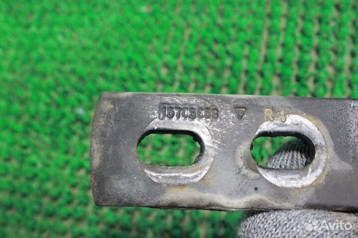 Крепеж переднего бампера Cadillac Escalade GMT800