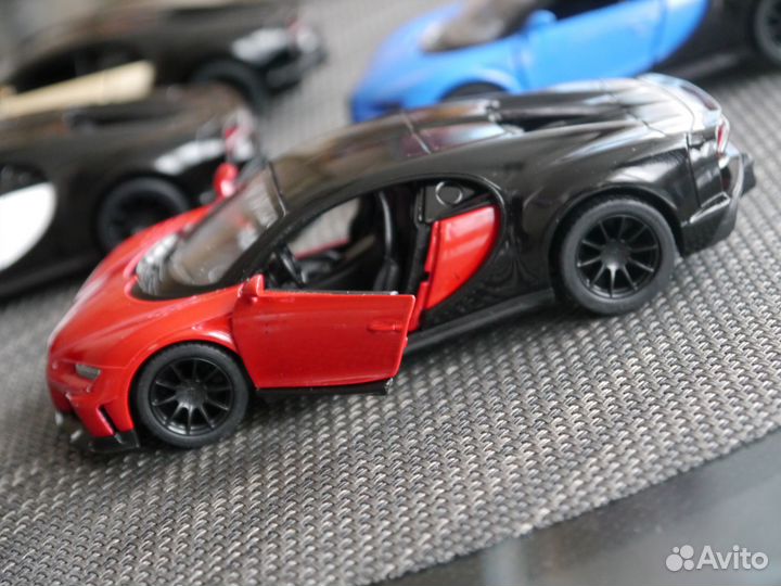 Машинка Bugatti Chiron металл Kinsmart 1/38