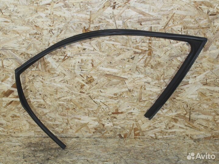 Уплотнитель стекла двери передний Kia Ceed 3